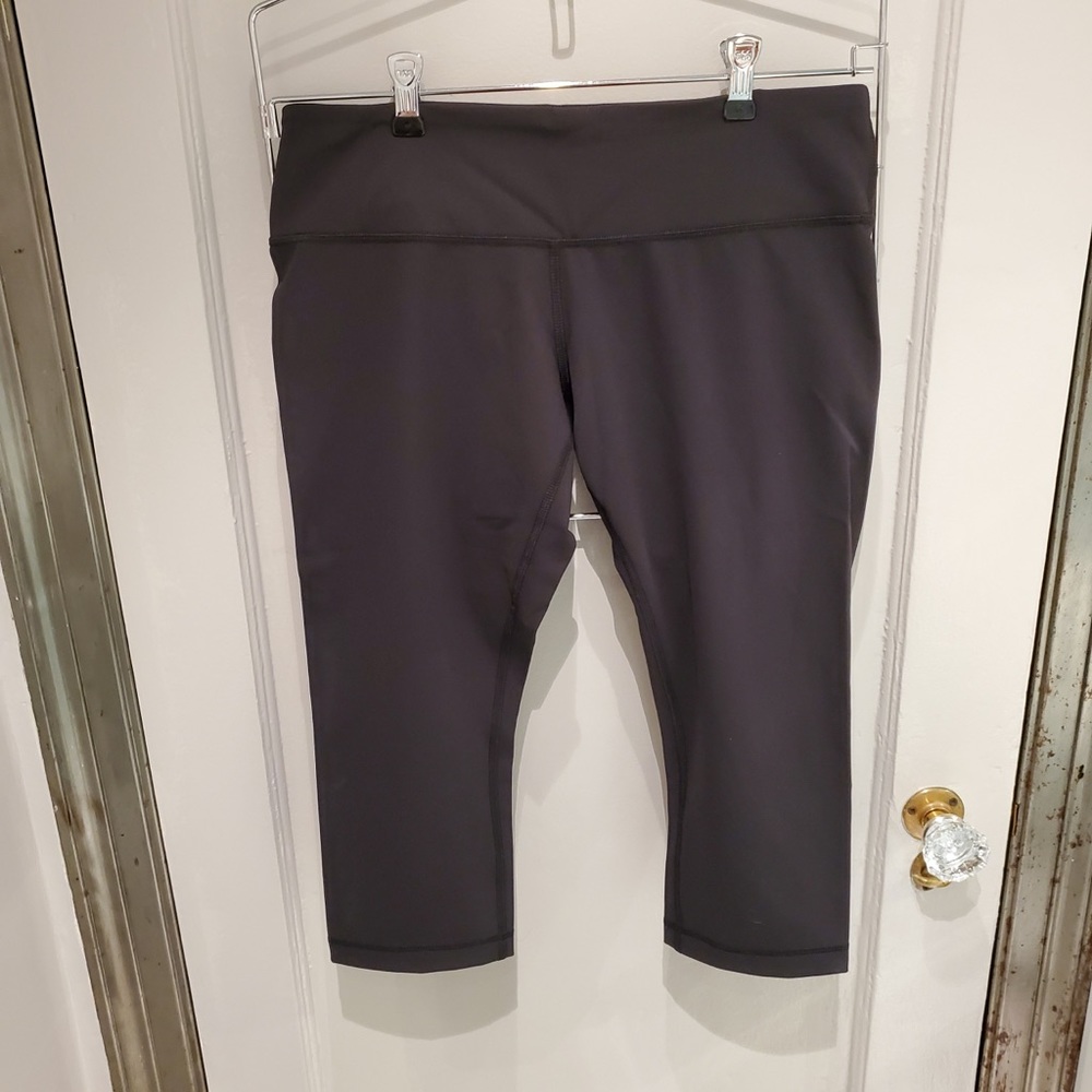 Lululemon black cropped leggings